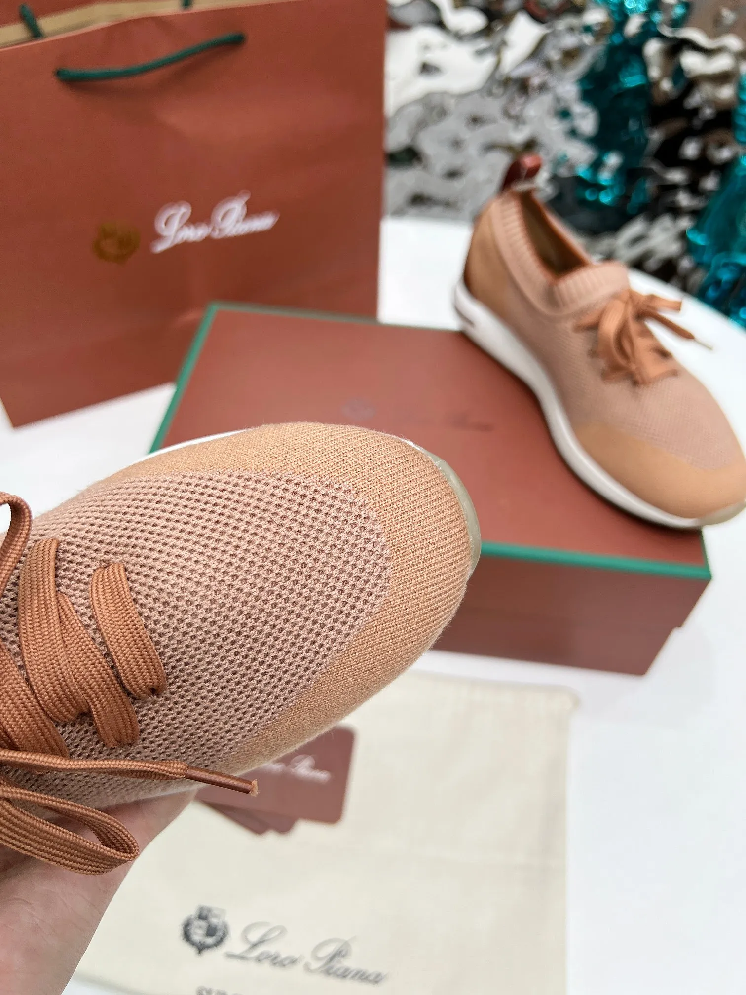 👟👟Ex-factory price 440👟👟 Men’s size +10 🧨🧨🧨Loropiana’s new board is online! This product is made of imported nylon velvet and developed from original boards. It is light, comfortable and breathable, and is suitable for all seasons. Size: 35-41, (Note: 35 and 41 are not returnable or exchangeable),
